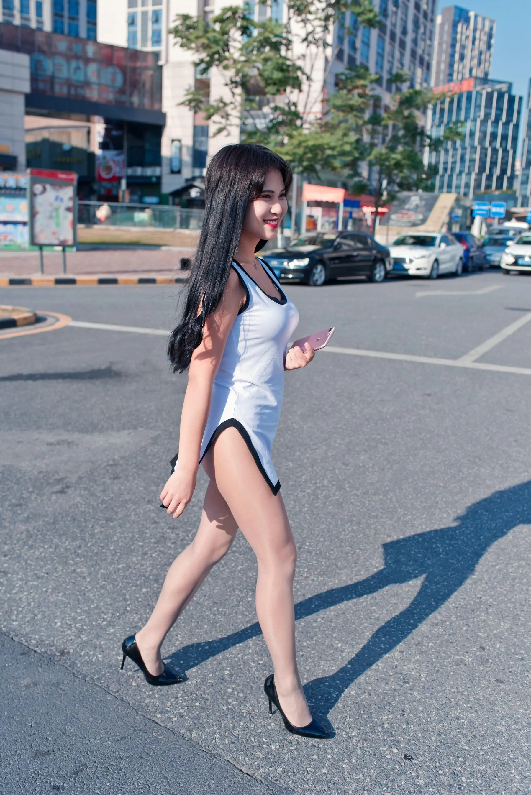 [魔镜街拍] NO.127 白色高跟旗袍肉丝美女 [319P]插图1
